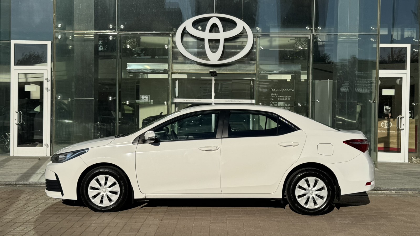Toyota COROLLA 2018 року, Седан, Тойота Центр Київ "Автосаміт Укравто", м.Київ | Фото № 3 Toyota COROLLA 2018 року з пробігом 105441 км, Седан, Тойота Центр Київ "Автосаміт Укравто", м.Київ - 505000 ГРН | Фото № 3