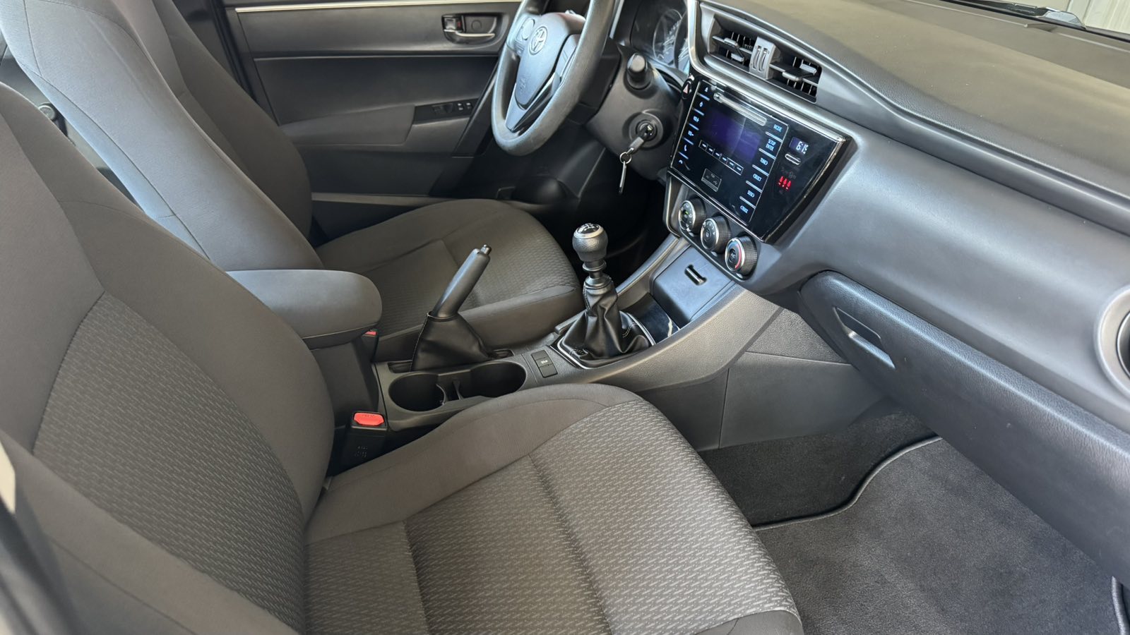 Toyota COROLLA 2018 року, Седан, Тойота Центр Київ "Автосаміт Укравто", м.Київ | Фото № 6 Toyota COROLLA 2018 року з пробігом 105441 км, Седан, Тойота Центр Київ "Автосаміт Укравто", м.Київ - 505000 ГРН | Фото № 6