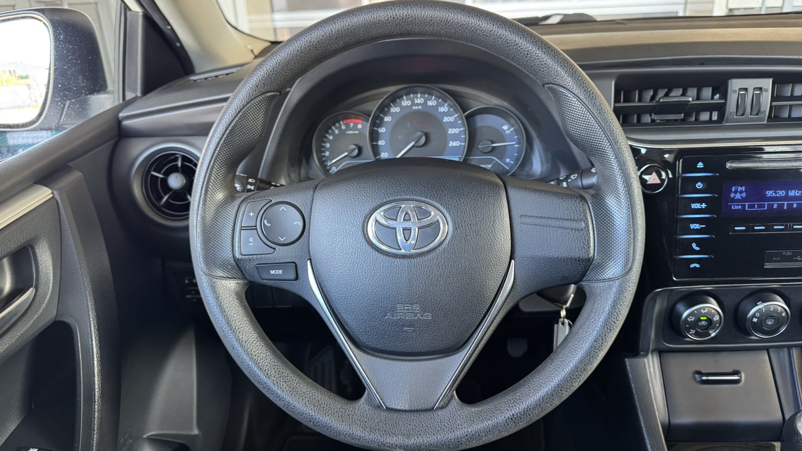 Toyota COROLLA 2018 року, Седан, Тойота Центр Київ "Автосаміт Укравто", м.Київ | Фото № 13 Toyota COROLLA 2018 року з пробігом 105441 км, Седан, Тойота Центр Київ "Автосаміт Укравто", м.Київ - 505000 ГРН | Фото № 13