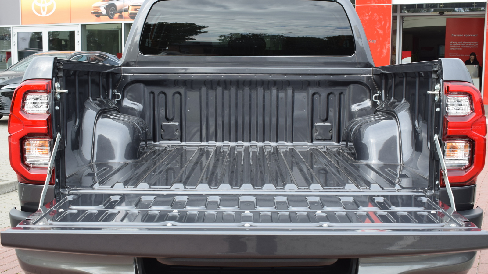 Toyota HILUX 2025 року, Пікап, Тойота Центр Житомир "Стар - Кар", м.Житомир | Фото № 10 Toyota HILUX 2025 року з пробігом 276 км, Пікап, Тойота Центр Житомир "Стар - Кар", м.Житомир - 2401698 ГРН | Фото № 10
