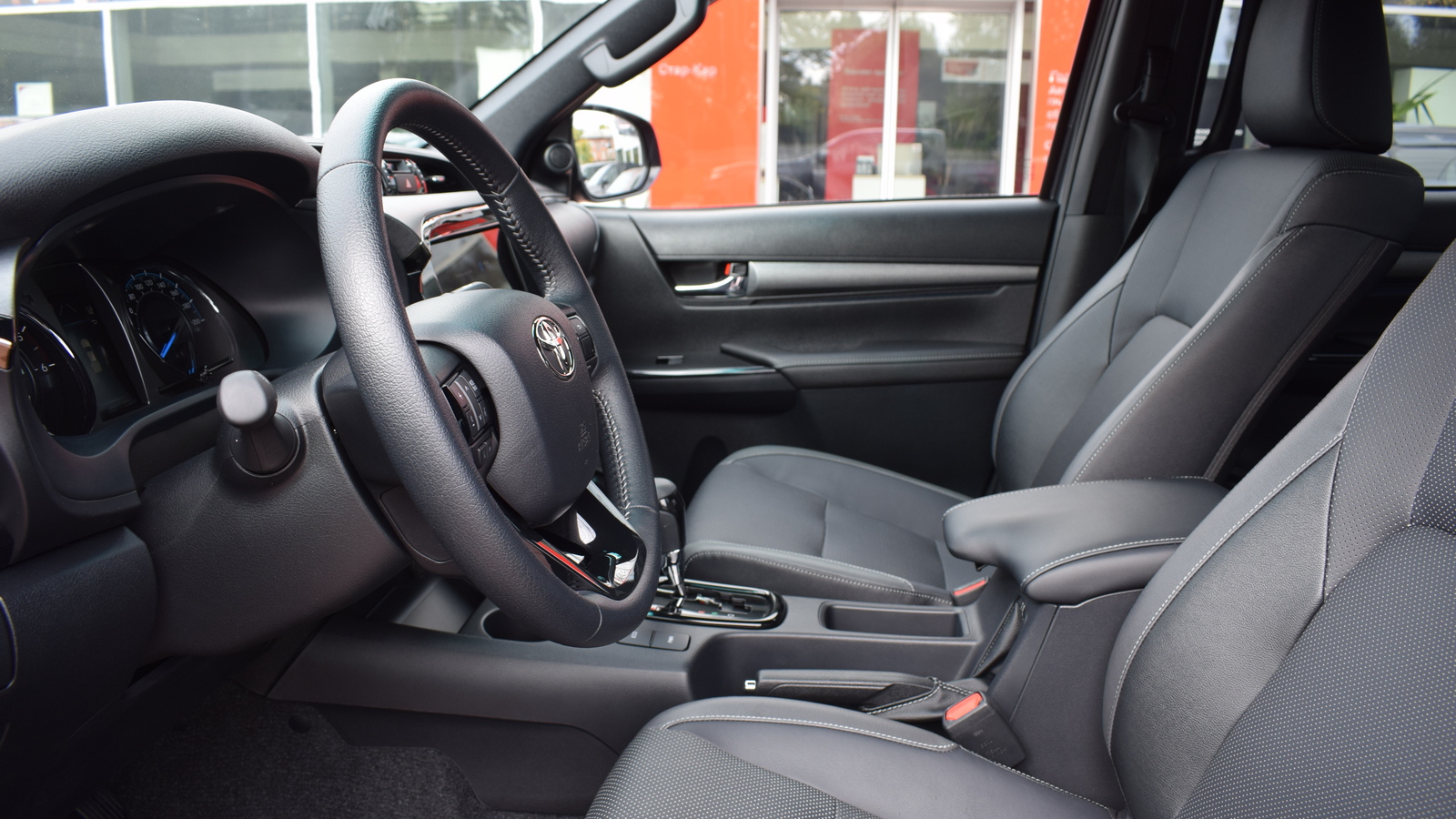 Toyota HILUX 2025 року, Пікап, Тойота Центр Житомир "Стар - Кар", м.Житомир | Фото № 12 Toyota HILUX 2025 року з пробігом 276 км, Пікап, Тойота Центр Житомир "Стар - Кар", м.Житомир - 2401698 ГРН | Фото № 12