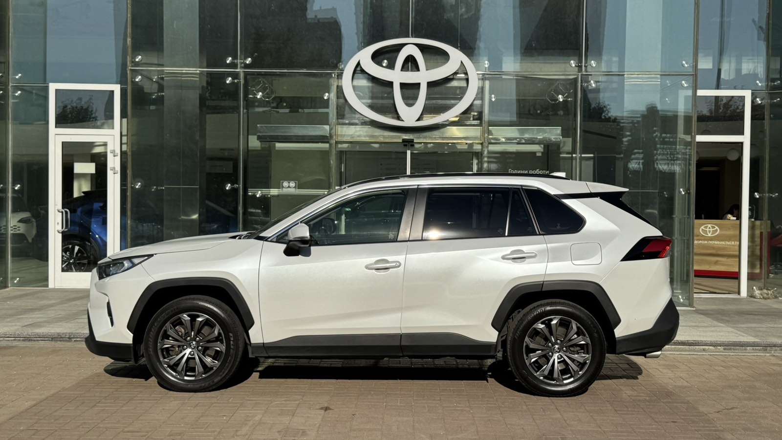 Toyota RAV4 2023 року з пробігом 68456 км, Універсал, Тойота Центр Київ "Автосаміт Укравто", м.Київ - 1750000 ГРН | Фото № 3