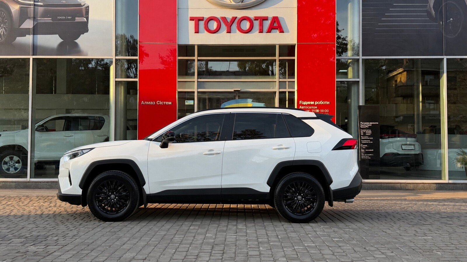 Toyota RAV4 2022 року, Універсал, Тойота Центр Кривий Ріг "Алмаз Сістем", м.Кривий Ріг | Фото № 3 Toyota RAV4 2022 року з пробігом 67216 км, Універсал, Тойота Центр Кривий Ріг "Алмаз Сістем", м.Кривий Ріг - 1235000 ГРН | Фото № 3
