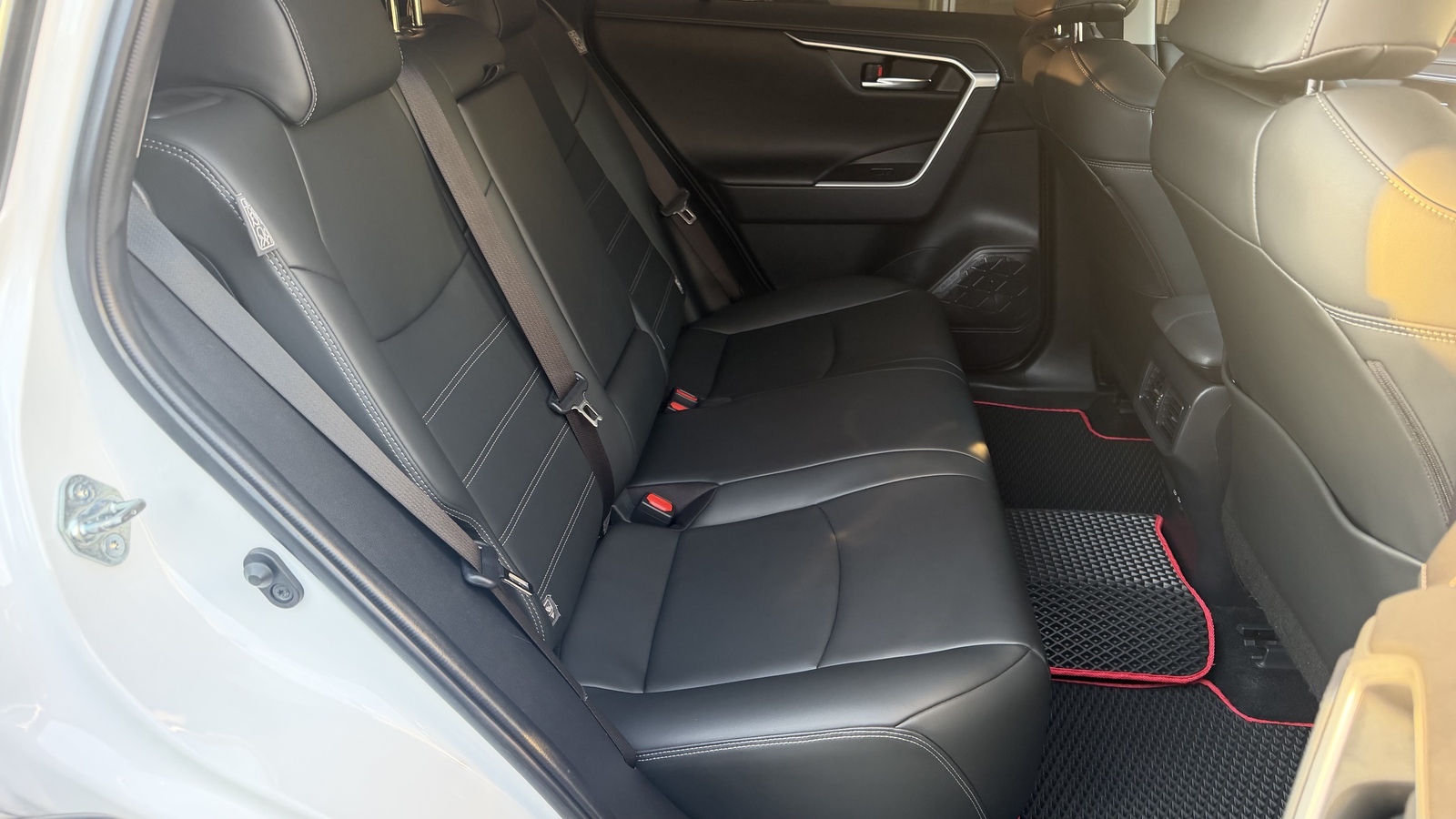 Toyota RAV4 2022 року, Універсал, Тойота Центр Кривий Ріг "Алмаз Сістем", м.Кривий Ріг | Фото № 7 Toyota RAV4 2022 року з пробігом 67216 км, Універсал, Тойота Центр Кривий Ріг "Алмаз Сістем", м.Кривий Ріг - 1235000 ГРН | Фото № 7