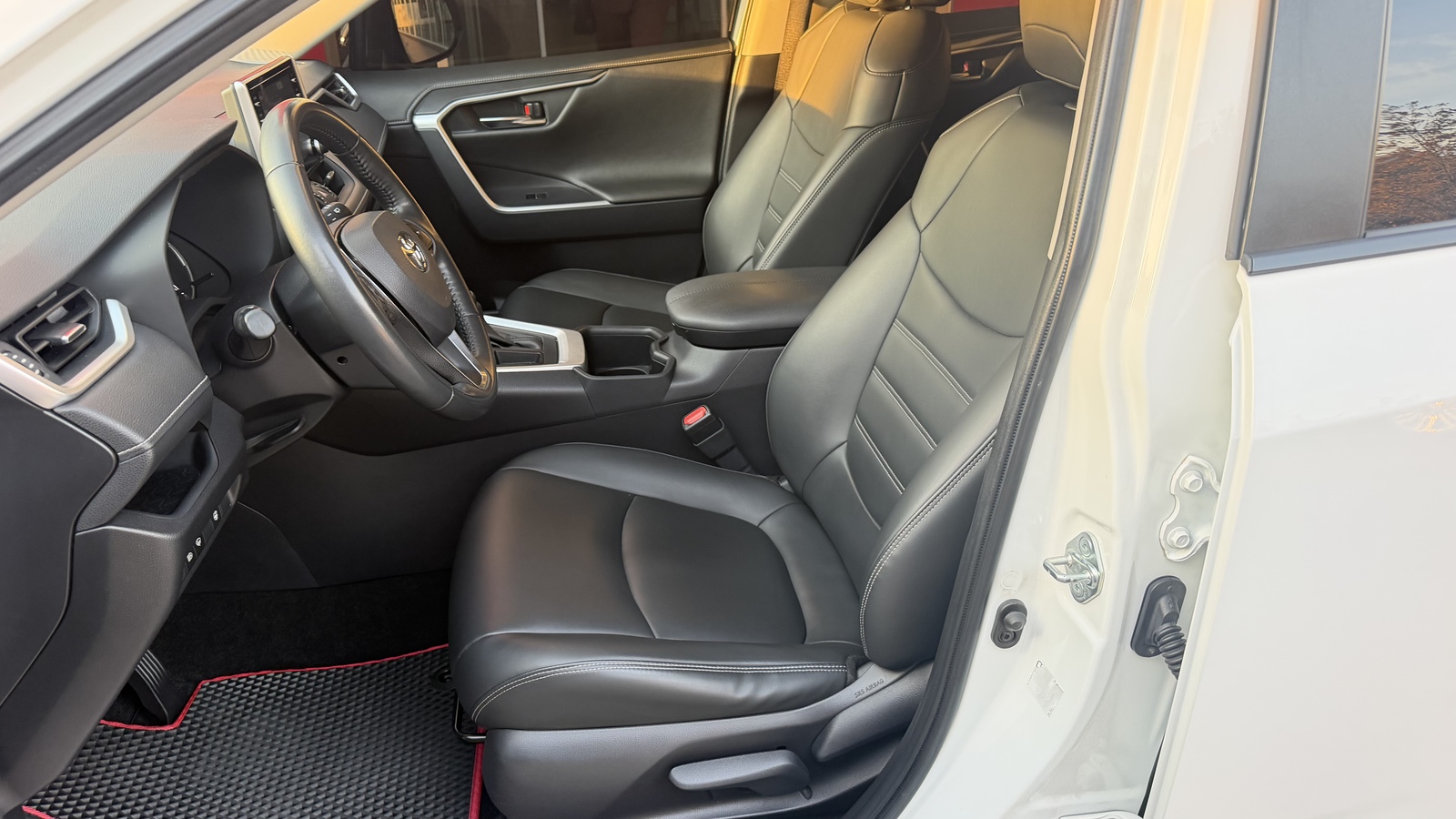 Toyota RAV4 2022 року, Універсал, Тойота Центр Кривий Ріг "Алмаз Сістем", м.Кривий Ріг | Фото № 12 Toyota RAV4 2022 року з пробігом 67216 км, Універсал, Тойота Центр Кривий Ріг "Алмаз Сістем", м.Кривий Ріг - 1235000 ГРН | Фото № 12