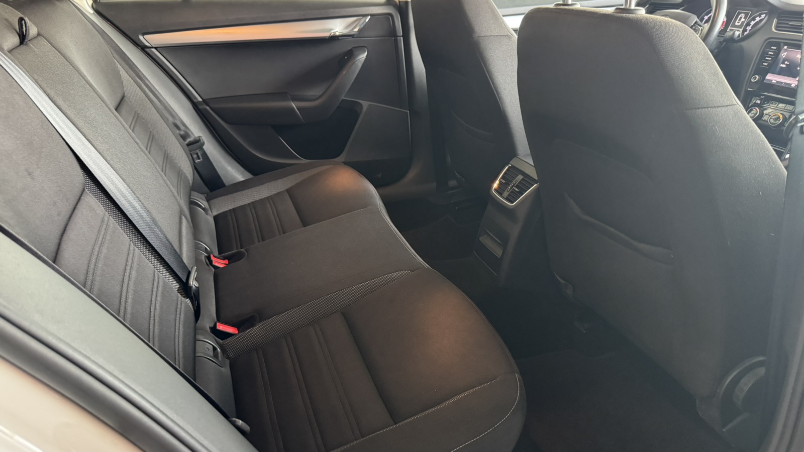 Інші авто SKODA OCTAVIA 2018 року з пробігом 119350 км, Універсал, Тойота Центр Київ "Автосаміт Укравто", м.Київ - 721450 ГРН | Фото № 7