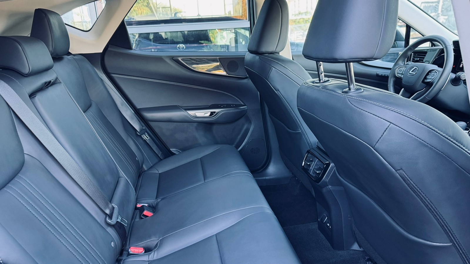 Lexus NX 350 2024 року, Універсал, Тойота Центр Івано-Франківськ "Класик-Авто", м.Івано-Франківськ | Фото № 7 Lexus NX 350 2024 року з пробігом 3412 км, Універсал, Тойота Центр Івано-Франківськ "Класик-Авто", м.Івано-Франківськ - 2393000 ГРН | Фото № 7