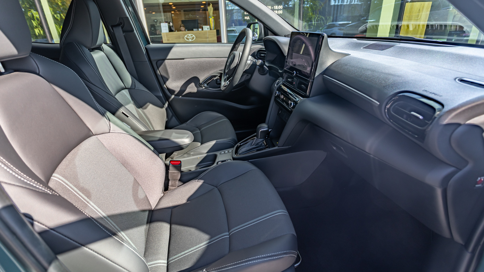 Toyota YARIS CROSS 2025 року, Хетчбек, Тойота Центр Дніпро "Алмаз Мотор" на Запорізькому шосе, м.Дніпро | Фото № 6 Toyota YARIS CROSS 2025 року з пробігом 3406 км, Хетчбек, Тойота Центр Дніпро "Алмаз Мотор" на Запорізькому шосе, м.Дніпро - 1500000 ГРН | Фото № 6