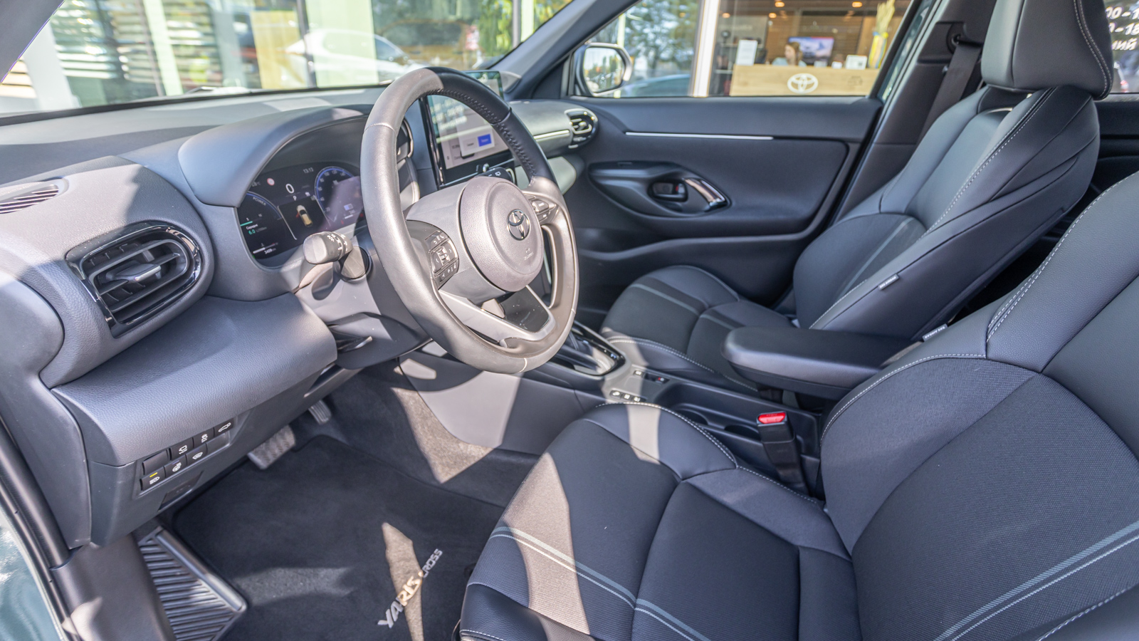 Toyota YARIS CROSS 2025 року, Хетчбек, Тойота Центр Дніпро "Алмаз Мотор" на Запорізькому шосе, м.Дніпро | Фото № 14 Toyota YARIS CROSS 2025 року з пробігом 3406 км, Хетчбек, Тойота Центр Дніпро "Алмаз Мотор" на Запорізькому шосе, м.Дніпро - 1500000 ГРН | Фото № 14