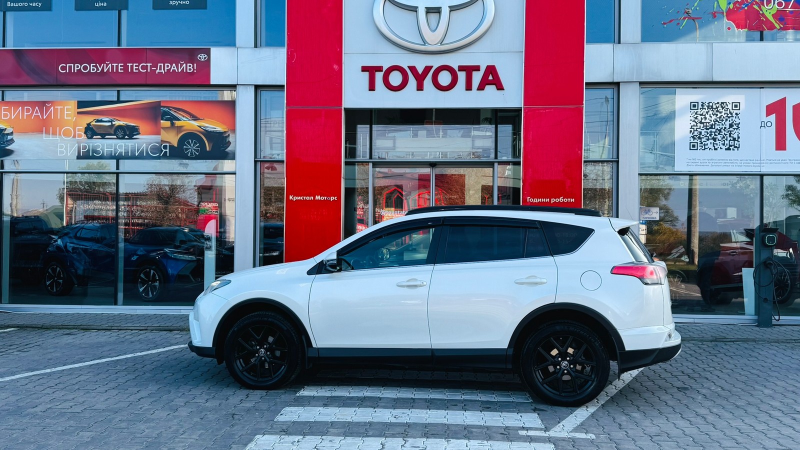 Toyota RAV4 2018 року з пробігом 218043 км, Універсал, Тойота Центр Тернопіль "Кристал Моторс", м.Тернопіль - 850000 ГРН | Фото № 3