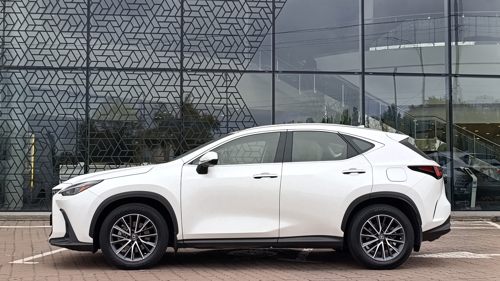Lexus NX 2022 року, Універсал, Лексус Київ Захід, м.Київ | Фото № 3 Lexus NX 2022 року з пробігом 74411 км, Універсал, Лексус Київ Захід, м.Київ - 1880000 ГРН | Фото № 3