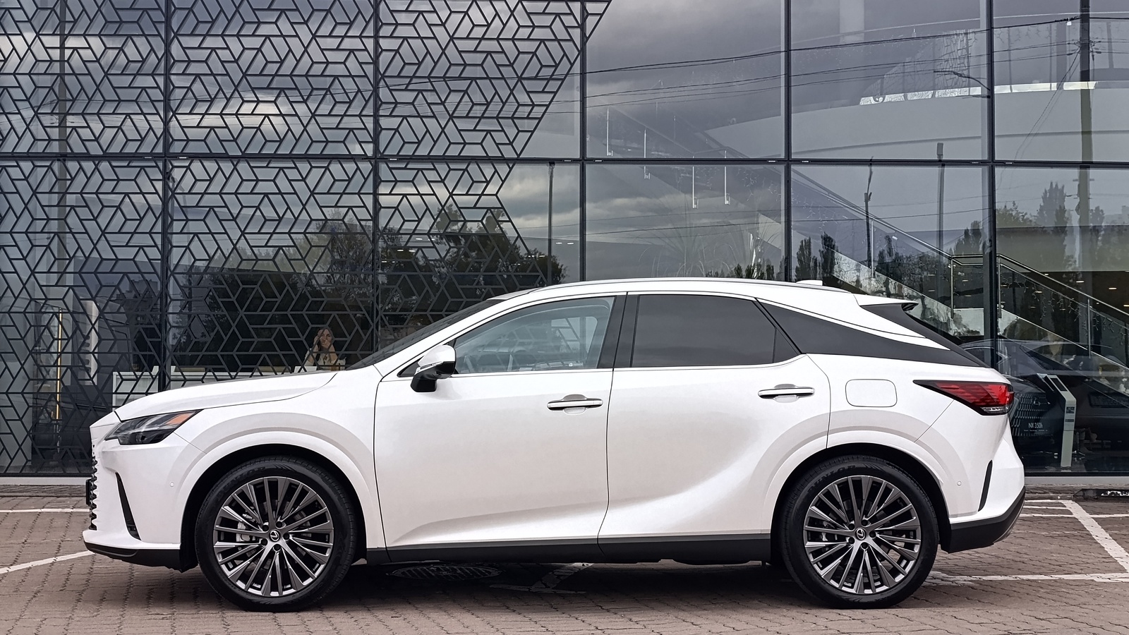 Lexus RX 450h+ 2025 року, Універсал, Лексус Київ Захід, м.Київ | Фото № 3 Lexus RX 450h+ 2025 року з пробігом 8272 км, Універсал, Лексус Київ Захід, м.Київ - 3710000 ГРН | Фото № 3