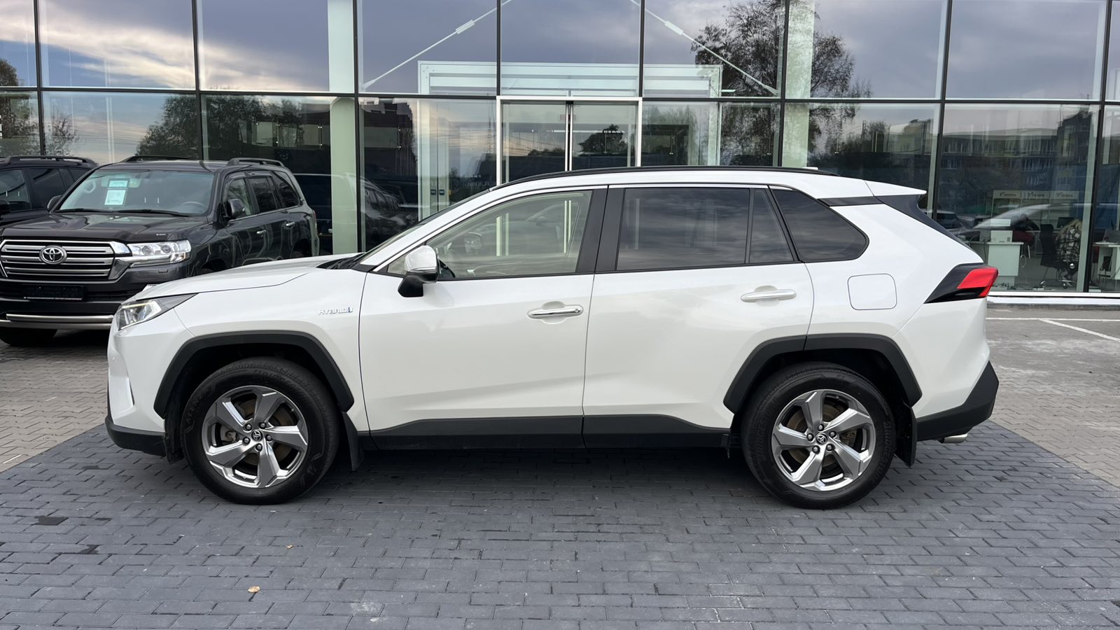 Toyota RAV4 2020 року, Універсал, Тойота Центр Хмельницький "Гранд Мотор", м.Хмельницький | Фото № 2 Toyota RAV4 2020 року з пробігом 91593 км, Універсал, Тойота Центр Хмельницький "Гранд Мотор", м.Хмельницький - 1623000 ГРН | Фото № 2