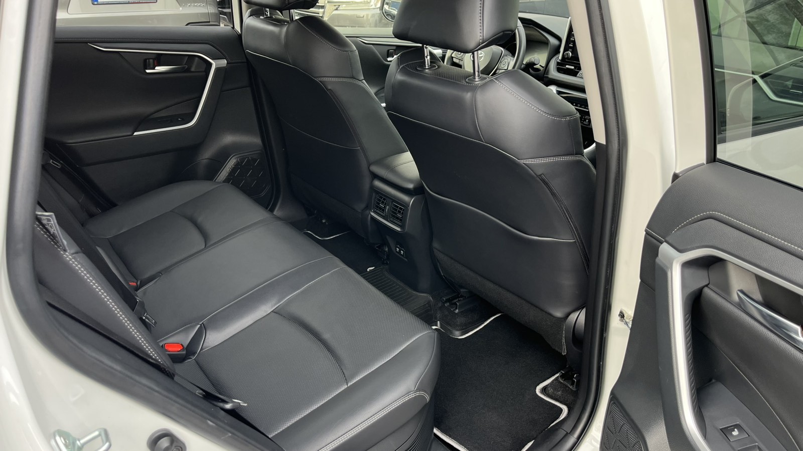 Toyota RAV4 2020 року, Універсал, Тойота Центр Хмельницький "Гранд Мотор", м.Хмельницький | Фото № 6 Toyota RAV4 2020 року з пробігом 91593 км, Універсал, Тойота Центр Хмельницький "Гранд Мотор", м.Хмельницький - 1623000 ГРН | Фото № 6