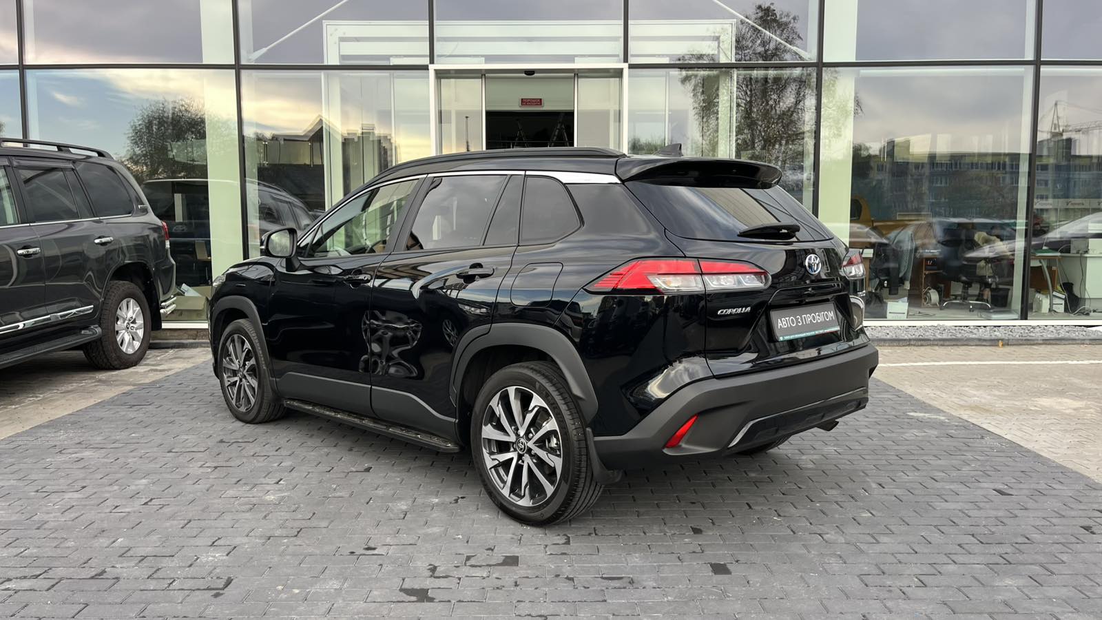 Toyota COROLLA CROSS 2023 року, Хетчбек, Тойота Центр Хмельницький "Гранд Мотор", м.Хмельницький | Фото № 2 Toyota COROLLA CROSS 2023 року з пробігом 25800 км, Хетчбек, Тойота Центр Хмельницький "Гранд Мотор", м.Хмельницький - 1340000 ГРН | Фото № 2