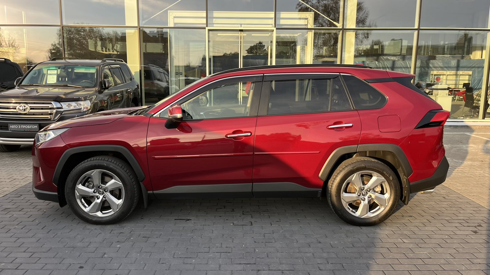 Toyota RAV4 2019 року, Універсал, Тойота Центр Хмельницький "Гранд Мотор", м.Хмельницький | Фото № 3 Toyota RAV4 2019 року з пробігом 109602 км, Універсал, Тойота Центр Хмельницький "Гранд Мотор", м.Хмельницький - 1251000 ГРН | Фото № 3