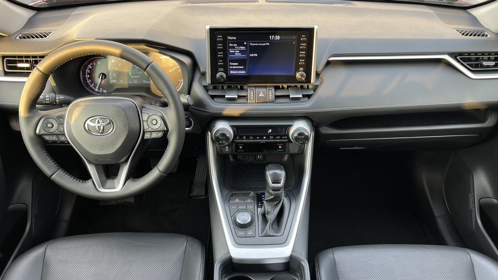 Toyota RAV4 2019 року, Універсал, Тойота Центр Хмельницький "Гранд Мотор", м.Хмельницький | Фото № 8 Toyota RAV4 2019 року з пробігом 109602 км, Універсал, Тойота Центр Хмельницький "Гранд Мотор", м.Хмельницький - 1251000 ГРН | Фото № 8