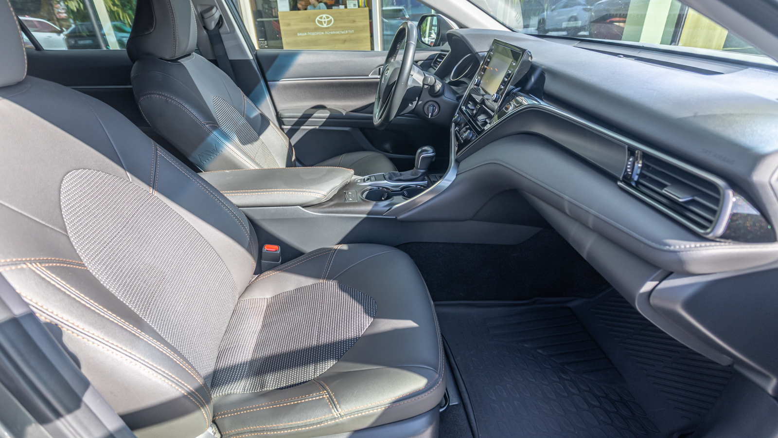 Toyota CAMRY 2022 року, Седан, Тойота Центр Дніпро "Алмаз Мотор" на Запорізькому шосе, м.Дніпро | Фото № 6 Toyota CAMRY 2022 року з пробігом 64582 км, Седан, Тойота Центр Дніпро "Алмаз Мотор" на Запорізькому шосе, м.Дніпро - 1215000 ГРН | Фото № 6