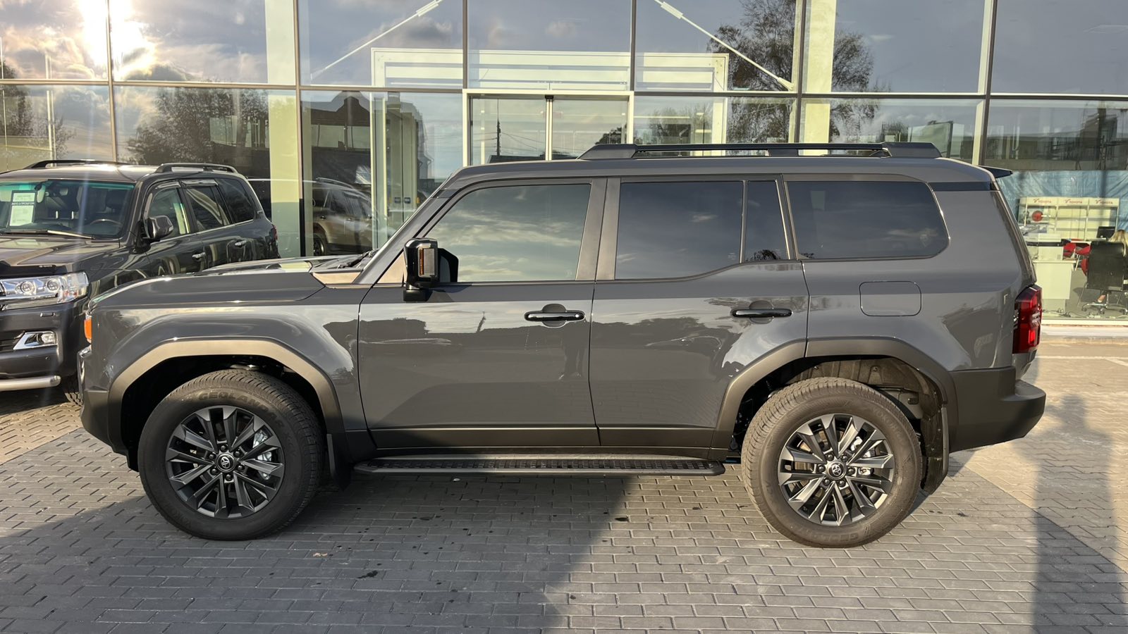 Toyota LAND CRUISER PRADO 2025 року, Універсал, Тойота Центр Хмельницький "Гранд Мотор", м.Хмельницький | Фото № 3 Toyota LAND CRUISER PRADO 2025 року з пробігом 11 км, Універсал, Тойота Центр Хмельницький "Гранд Мотор", м.Хмельницький - 3370500 ГРН | Фото № 3