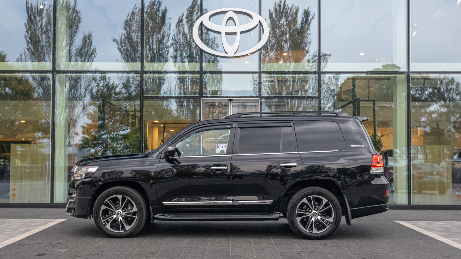 Toyota LAND CRUISER 2020 року, Універсал, Тойота Центр Дніпро "Алмаз Мотор" на Запорізькому шосе, м.Дніпро | Фото № 3 Toyota LAND CRUISER 2020 року з пробігом 89116 км, Універсал, Тойота Центр Дніпро "Алмаз Мотор" на Запорізькому шосе, м.Дніпро - 2950000 ГРН | Фото № 3