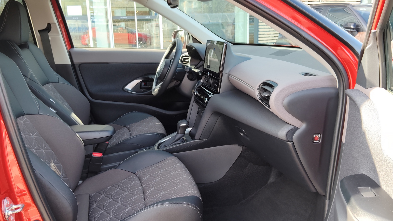 Toyota YARIS CROSS 2024 року, Хетчбек, Тойота Центр Київ "ВіДі Автострада", м.Київ | Фото № 6 Toyota YARIS CROSS 2024 року з пробігом 19315 км, Хетчбек, Тойота Центр Київ "ВіДі Автострада", м.Київ - 1289000 ГРН | Фото № 6