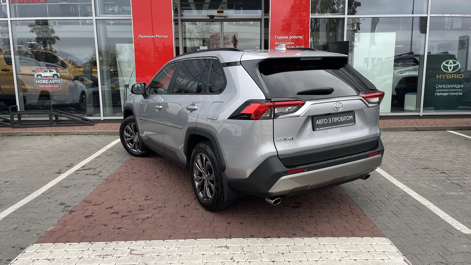 Toyota RAV4 2023 року з пробігом 43257 км, Універсал, Тойота Центр Вінниця "Преміум Мотор", м.Вінниця - 1400000 ГРН | Фото № 2