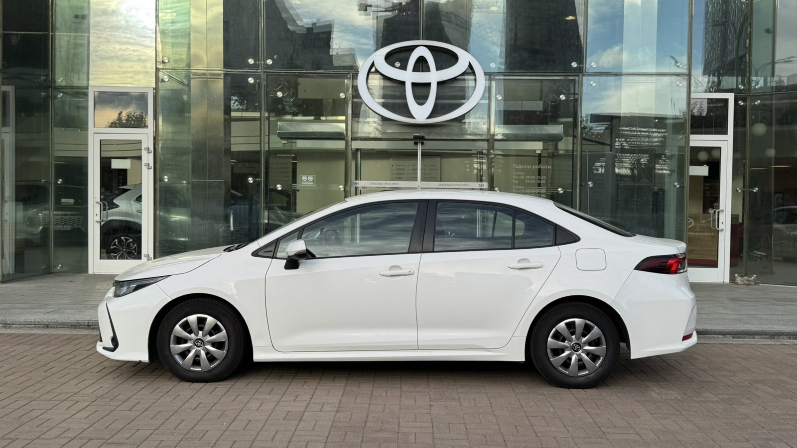 Toyota COROLLA 2019 року, Седан, Тойота Центр Київ "Автосаміт Укравто", м.Київ | Фото № 3 Toyota COROLLA 2019 року з пробігом 143156 км, Седан, Тойота Центр Київ "Автосаміт Укравто", м.Київ - 707000 ГРН | Фото № 3