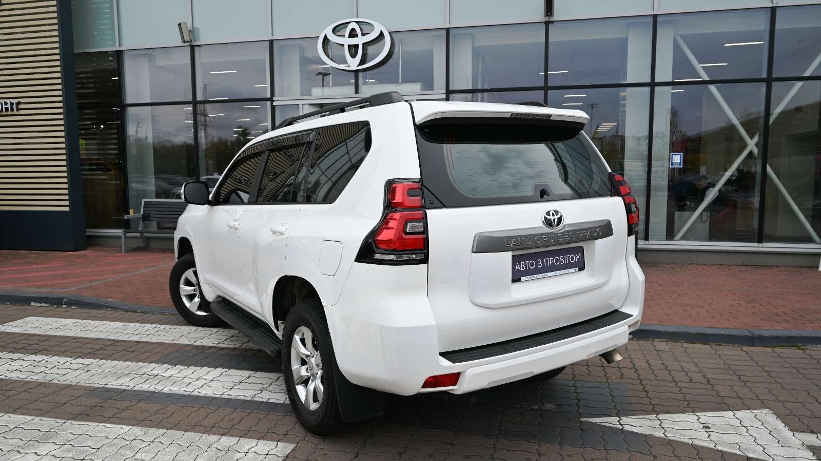 Toyota LAND CRUISER PRADO 2017 року з пробігом 53047 км, Універсал, Тойота Центр Київ "Сіті Плаза", м.Київ - 1341000 ГРН | Фото № 2