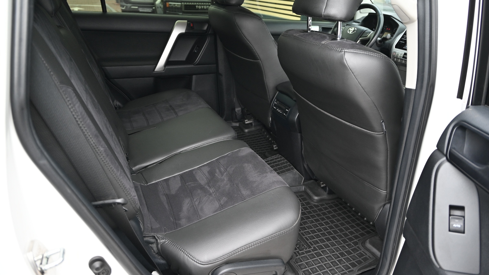 Toyota LAND CRUISER PRADO 2017 року з пробігом 53047 км, Універсал, Тойота Центр Київ "Сіті Плаза", м.Київ - 1341000 ГРН | Фото № 7