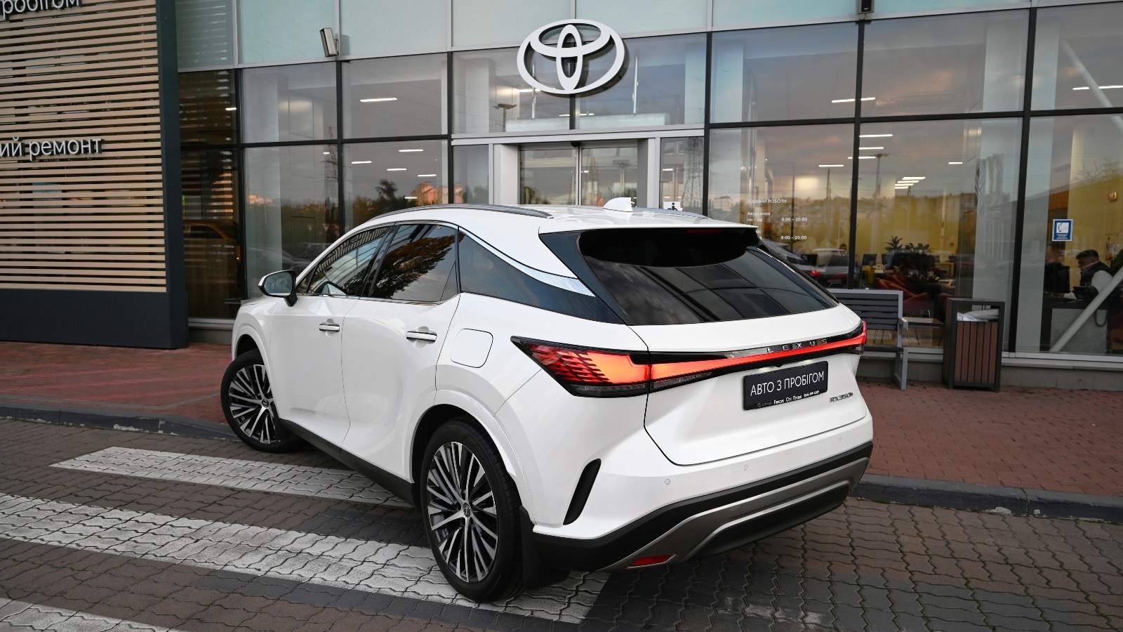 Lexus RX 450h 2023 року з пробігом 88312 км, Універсал, Тойота Центр Київ "Сіті Плаза", м.Київ - 3010422 ГРН | Фото № 2
