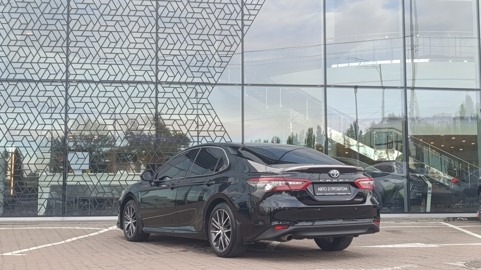 Toyota CAMRY 2023 року з пробігом 72122 км, Седан, Лексус Київ Захід, м.Київ - 1570000 ГРН | Фото № 2