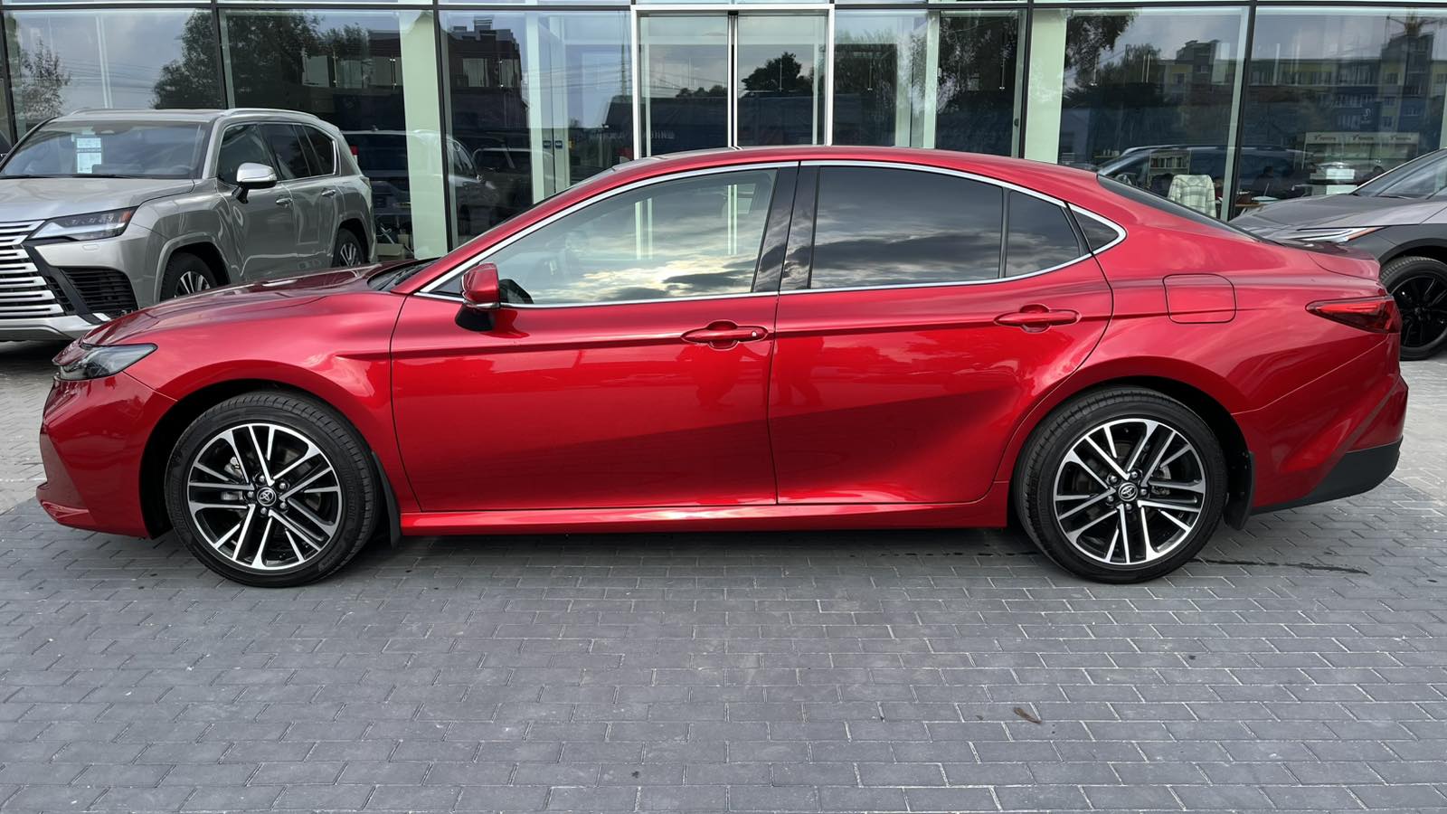 Toyota CAMRY 2024 року, Седан, Тойота Центр Хмельницький "Гранд Мотор", м.Хмельницький | Фото № 3 Toyota CAMRY 2024 року з пробігом 31886 км, Седан, Тойота Центр Хмельницький "Гранд Мотор", м.Хмельницький - 1838000 ГРН | Фото № 3