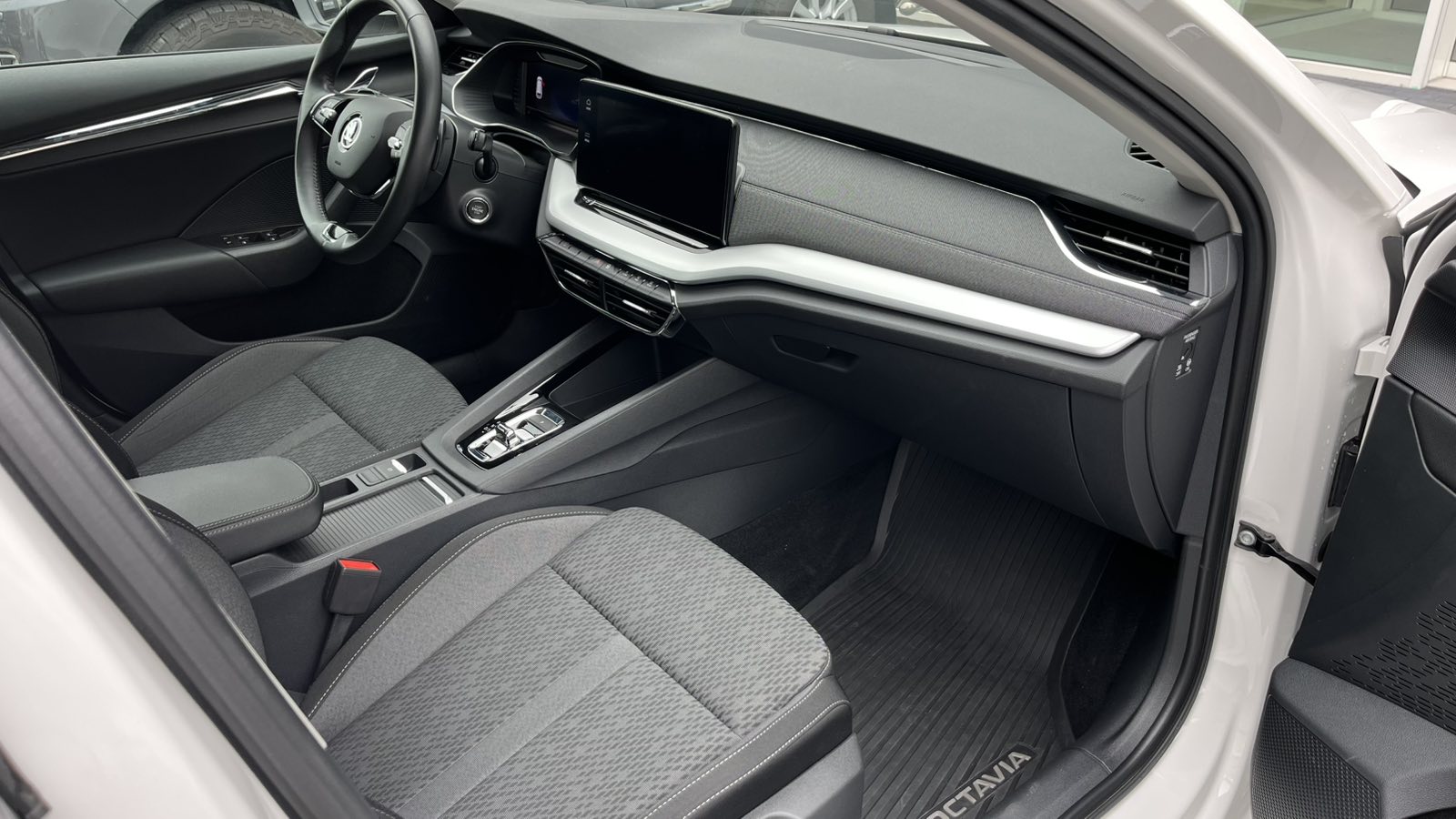 Інші авто SKODA OCTAVIA 2022 року, Універсал, Тойота Центр Хмельницький "Гранд Мотор", м.Хмельницький | Фото № 6 Інші авто SKODA OCTAVIA 2022 року з пробігом 84691 км, Універсал, Тойота Центр Хмельницький "Гранд Мотор", м.Хмельницький - 953000 ГРН | Фото № 6