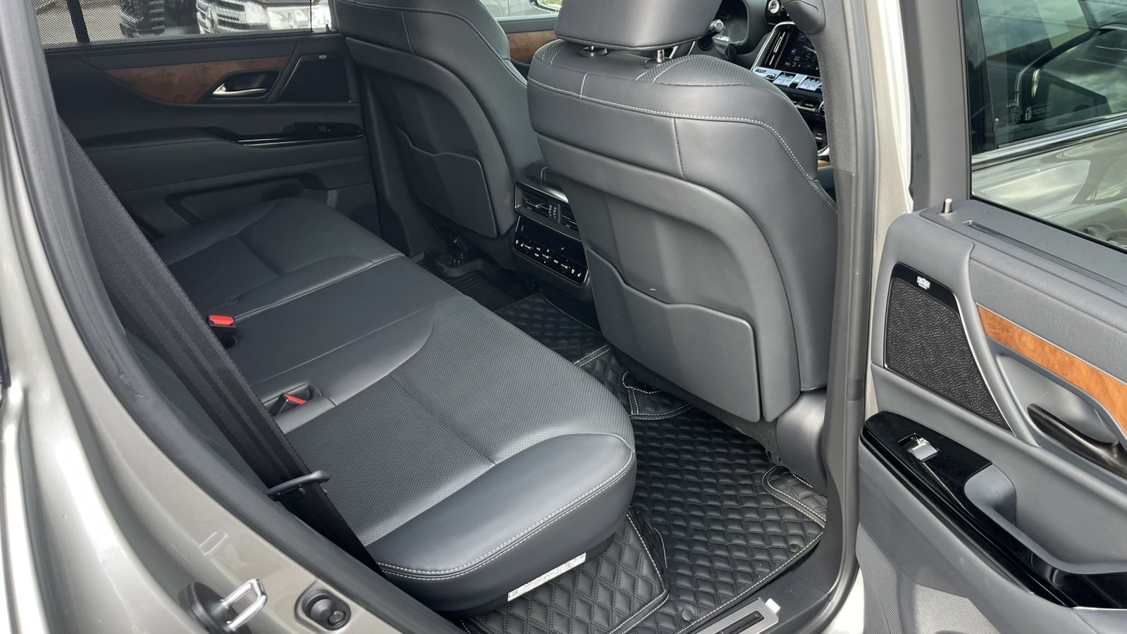 Lexus LX 2025 року з пробігом 32697 км, Універсал, Тойота Центр Хмельницький "Гранд Мотор", м.Хмельницький - 5607000 ГРН | Фото № 7