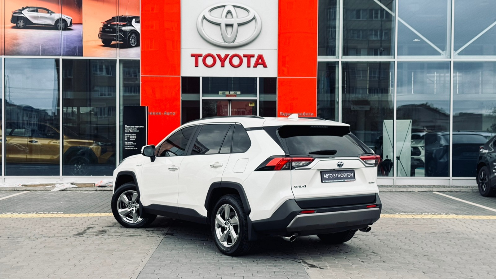 Toyota RAV4 2021 року, Універсал, Тойота Центр Івано-Франківськ "Класик-Авто", м.Івано-Франківськ | Фото № 2 Toyota RAV4 2021 року з пробігом 69898 км, Універсал, Тойота Центр Івано-Франківськ "Класик-Авто", м.Івано-Франківськ - 1768000 ГРН | Фото № 2