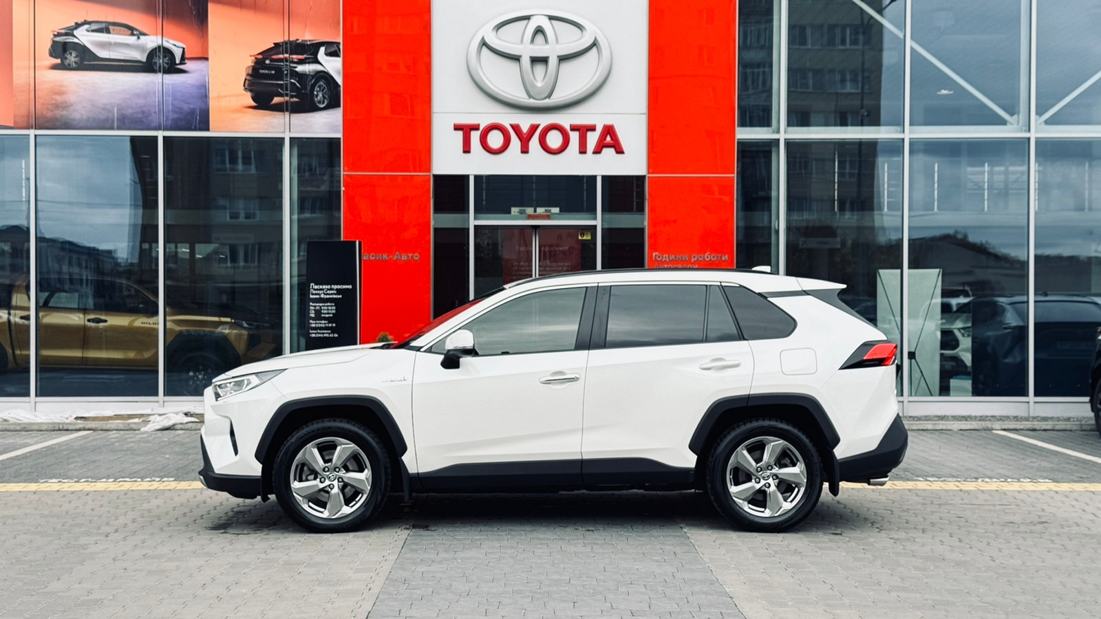 Toyota RAV4 2021 року, Універсал, Тойота Центр Івано-Франківськ "Класик-Авто", м.Івано-Франківськ | Фото № 3 Toyota RAV4 2021 року з пробігом 69898 км, Універсал, Тойота Центр Івано-Франківськ "Класик-Авто", м.Івано-Франківськ - 1768000 ГРН | Фото № 3