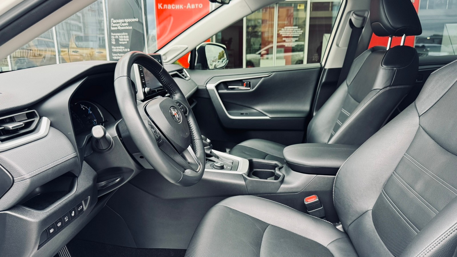 Toyota RAV4 2021 року, Універсал, Тойота Центр Івано-Франківськ "Класик-Авто", м.Івано-Франківськ | Фото № 12 Toyota RAV4 2021 року з пробігом 69898 км, Універсал, Тойота Центр Івано-Франківськ "Класик-Авто", м.Івано-Франківськ - 1768000 ГРН | Фото № 12