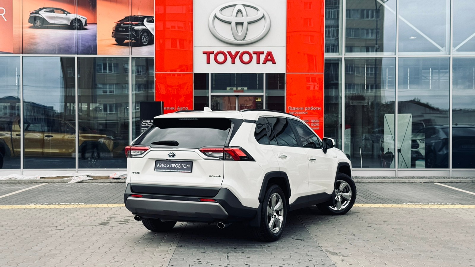 Toyota RAV4 2021 року, Універсал, Тойота Центр Івано-Франківськ "Класик-Авто", м.Івано-Франківськ | Фото № 17 Toyota RAV4 2021 року з пробігом 69898 км, Універсал, Тойота Центр Івано-Франківськ "Класик-Авто", м.Івано-Франківськ - 1768000 ГРН | Фото № 17