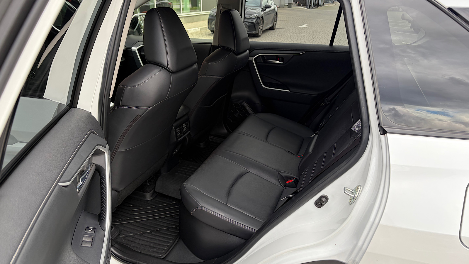 Toyota RAV4 2024 року, Універсал, Тойота Центр Запоріжжя "Восток Автомир", м.Запоріжжя | Фото № 11 Toyota RAV4 2024 року з пробігом 34341 км, Універсал, Тойота Центр Запоріжжя "Восток Автомир", м.Запоріжжя - 1984400 ГРН | Фото № 11