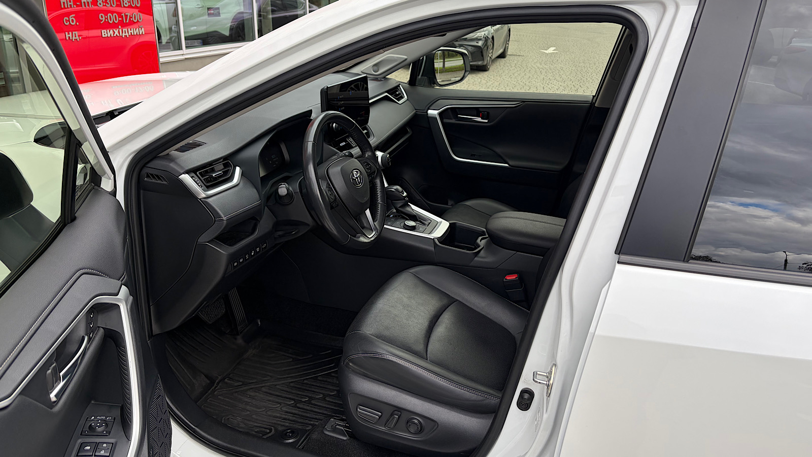 Toyota RAV4 2024 року, Універсал, Тойота Центр Запоріжжя "Восток Автомир", м.Запоріжжя | Фото № 12 Toyota RAV4 2024 року з пробігом 34341 км, Універсал, Тойота Центр Запоріжжя "Восток Автомир", м.Запоріжжя - 1984400 ГРН | Фото № 12