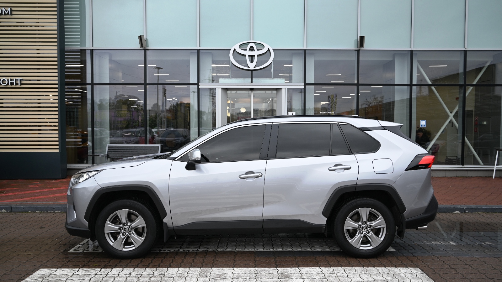 Toyota RAV4 2023 року з пробігом 149685 км, Універсал, Тойота Центр Київ "Сіті Плаза", м.Київ - 1217000 ГРН | Фото № 3