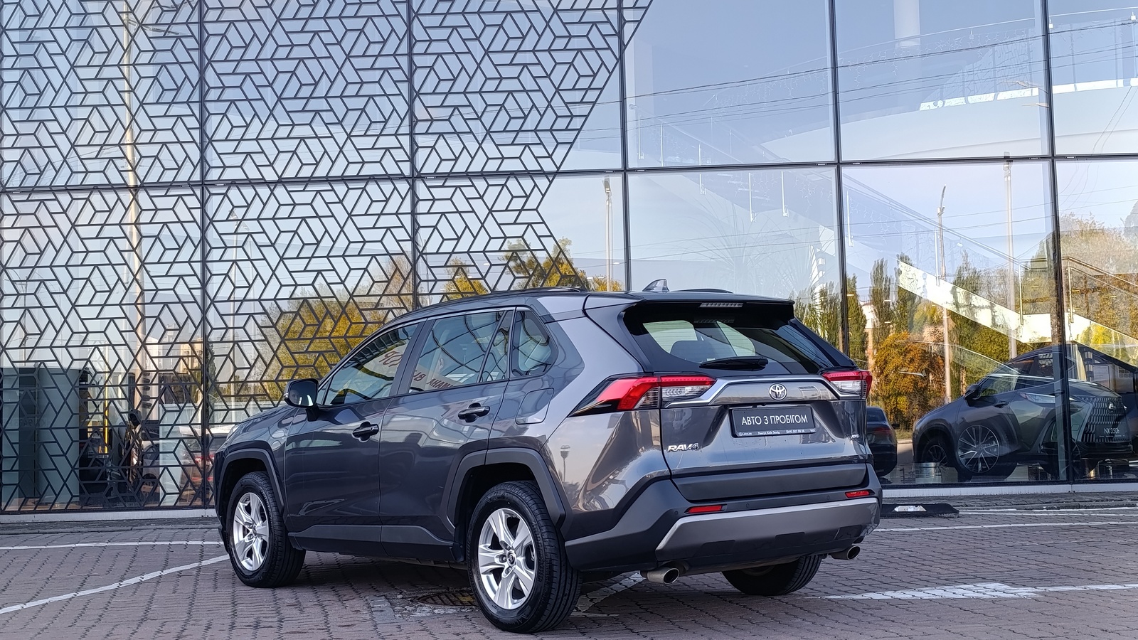 Toyota RAV4 2021 року, Універсал, Лексус Київ Захід, м.Київ | Фото № 2 Toyota RAV4 2021 року з пробігом 49960 км, Універсал, Лексус Київ Захід, м.Київ - 1260000 ГРН | Фото № 2