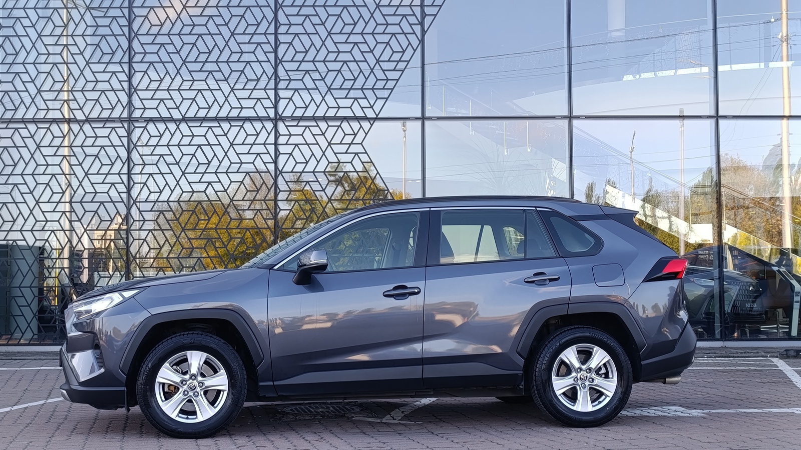 Toyota RAV4 2021 року, Універсал, Лексус Київ Захід, м.Київ | Фото № 3 Toyota RAV4 2021 року з пробігом 49960 км, Універсал, Лексус Київ Захід, м.Київ - 1260000 ГРН | Фото № 3