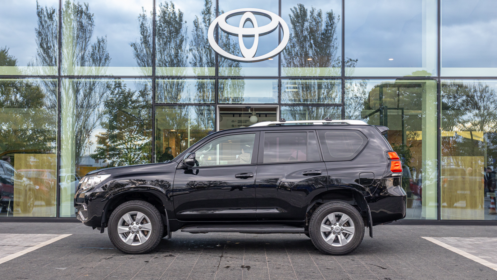 Toyota LAND CRUISER PRADO 2018 року, Універсал, Тойота Центр Дніпро "Алмаз Мотор" на Запорізькому шосе, м.Дніпро | Фото № 3 Toyota LAND CRUISER PRADO 2018 року з пробігом 249107 км, Універсал, Тойота Центр Дніпро "Алмаз Мотор" на Запорізькому шосе, м.Дніпро - 1270000 ГРН | Фото № 3