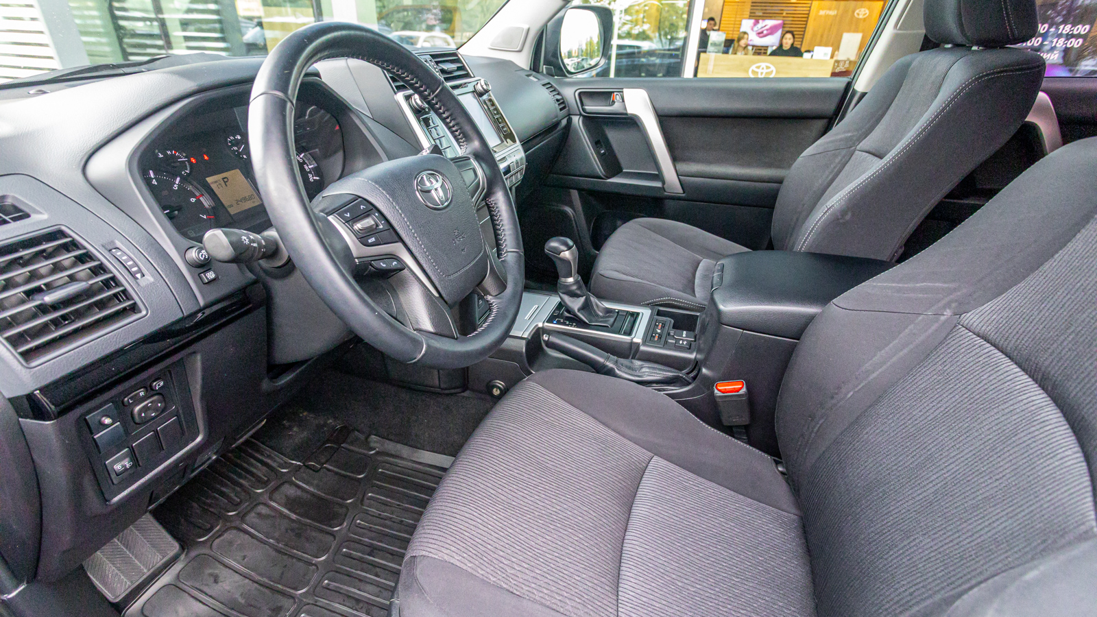 Toyota LAND CRUISER PRADO 2018 року, Універсал, Тойота Центр Дніпро "Алмаз Мотор" на Запорізькому шосе, м.Дніпро | Фото № 14 Toyota LAND CRUISER PRADO 2018 року з пробігом 249107 км, Універсал, Тойота Центр Дніпро "Алмаз Мотор" на Запорізькому шосе, м.Дніпро - 1270000 ГРН | Фото № 14