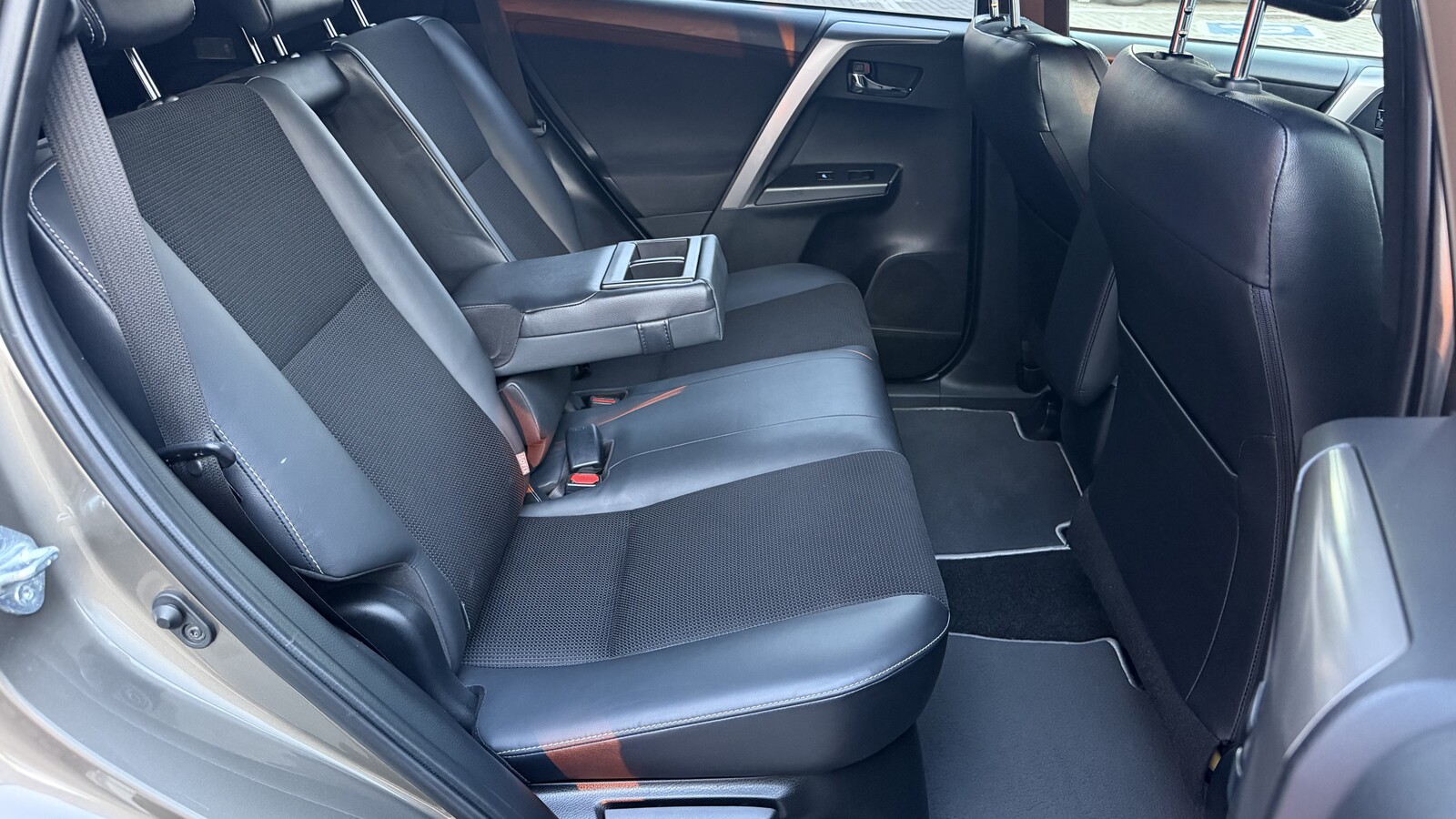 Toyota RAV4 2018 року з пробігом 92654 км, Універсал, Тойота Центр Кривий Ріг "Алмаз Сістем", м.Кривий Ріг - 1063000 ГРН | Фото № 7