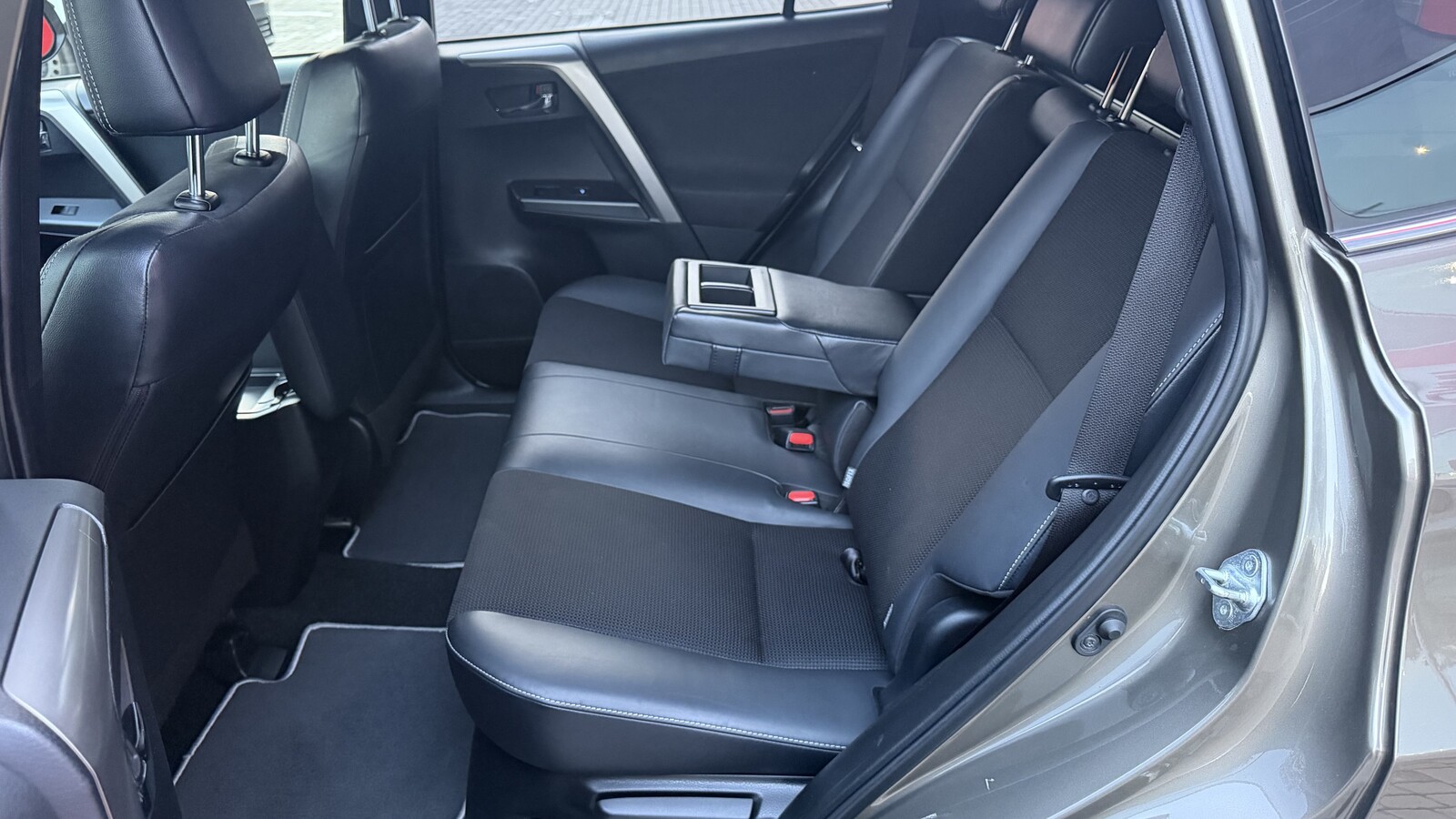 Toyota RAV4 2018 року з пробігом 92654 км, Універсал, Тойота Центр Кривий Ріг "Алмаз Сістем", м.Кривий Ріг - 1063000 ГРН | Фото № 11