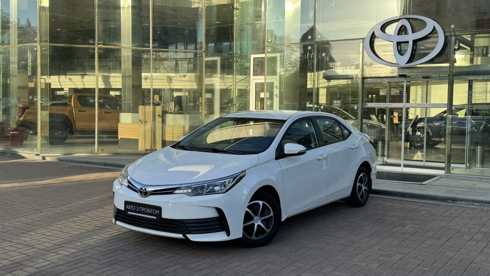 Toyota COROLLA 2018 року, Седан, Тойота Центр Київ "Автосаміт Укравто", м.Київ | Фото № 1 Toyota COROLLA 2018 року з пробігом 112098 км, Седан, Тойота Центр Київ "Автосаміт Укравто", м.Київ - 490000 ГРН | Фото № 1