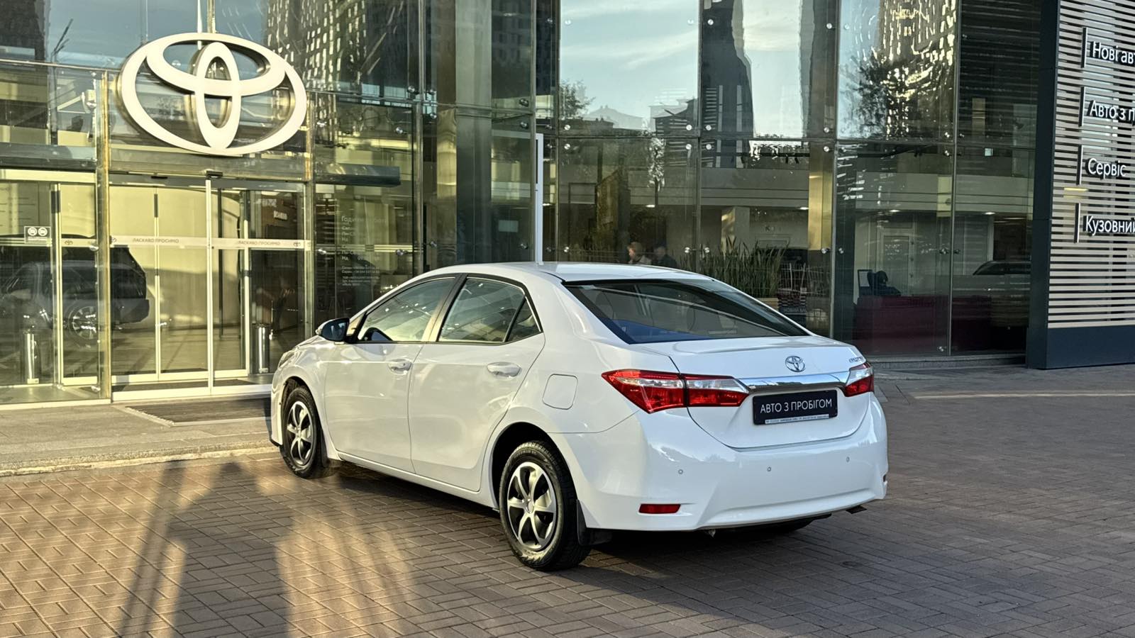 Toyota COROLLA 2018 року, Седан, Тойота Центр Київ "Автосаміт Укравто", м.Київ | Фото № 2 Toyota COROLLA 2018 року з пробігом 112098 км, Седан, Тойота Центр Київ "Автосаміт Укравто", м.Київ - 490000 ГРН | Фото № 2