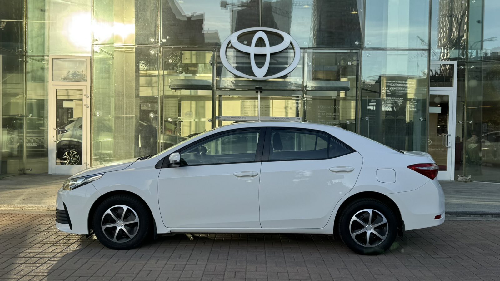 Toyota COROLLA 2018 року, Седан, Тойота Центр Київ "Автосаміт Укравто", м.Київ | Фото № 3 Toyota COROLLA 2018 року з пробігом 112098 км, Седан, Тойота Центр Київ "Автосаміт Укравто", м.Київ - 490000 ГРН | Фото № 3